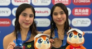Las gemelas mexicanas Mía y Lía ganan medalla de bronce en el Mundial de Natación