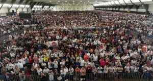 La presidenta Claudia Sheinbaum es recibida por más de 35 mil poblanas y poblanos en su Informe Regional.