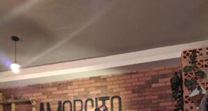 Sujetos armados asaltan restaurante Amorcito Corazón en Puebla.