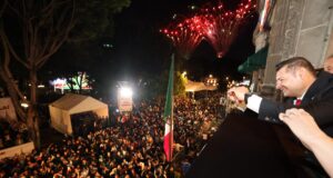 Desde Palacio Municipal, el gobernador de Puebla, Alejandro Armenta, presidió la Ceremonia del 215 Aniversario del Grito de Independencia
