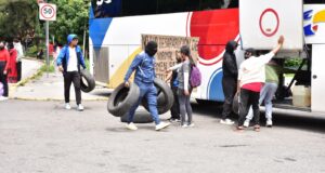 Además de quemar camiones y secuestrar choferes, la organización 28 de octubre se infiltro en la manifestación de normalistas de Teteles.