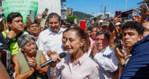 La presidenta de México, Claudia Sheinbaum, acompañada por el gobernador de Puebla, Alejandro Armenta, visitó la comunidad de La Ceiba en Xicotepec.